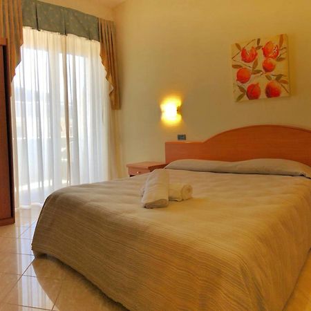 Hotel Mille Pini Marina di Ginosa Buitenkant foto