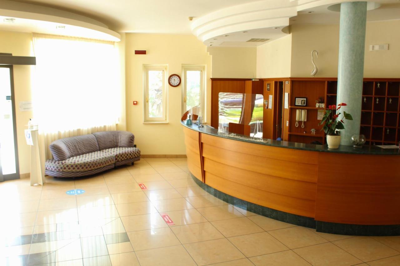 Hotel Mille Pini Marina di Ginosa Buitenkant foto