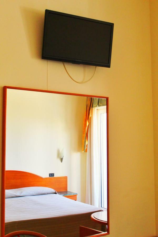 Hotel Mille Pini Marina di Ginosa Buitenkant foto